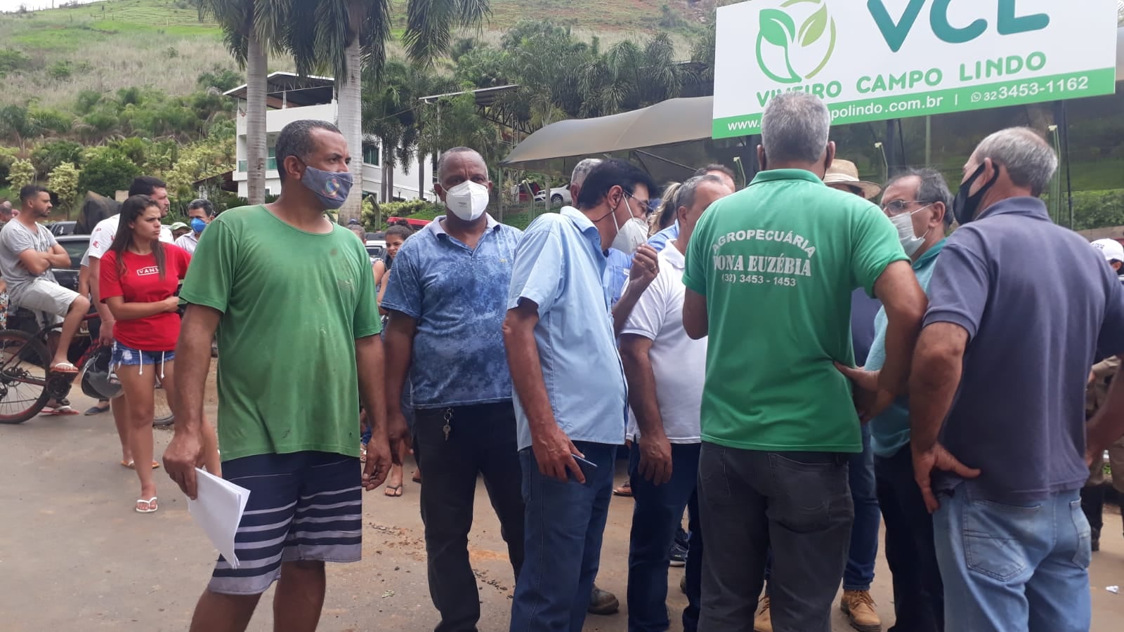 Aconteceu na manhã desta quarta feira, 10/11/21, uma manifestação dos produtores de mudas do Município.